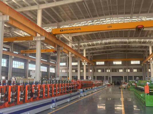 Tam otomatik güneş enerjisi PV rulo şekillendirme makinesi 300 yumruk/dakika