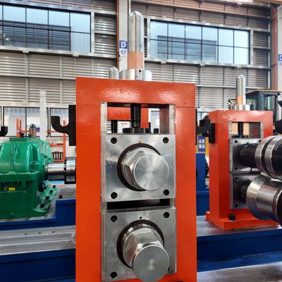 Çin 2-4 mm kalınlığında çelik rulo şekillendirme makinesi ISO9001